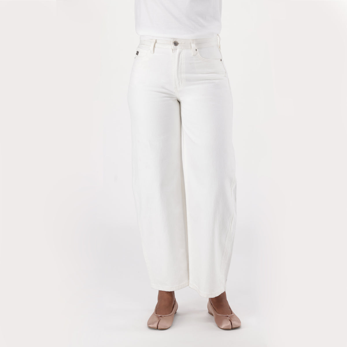 MADDIE MID-RISE WHITE BARREL LEG