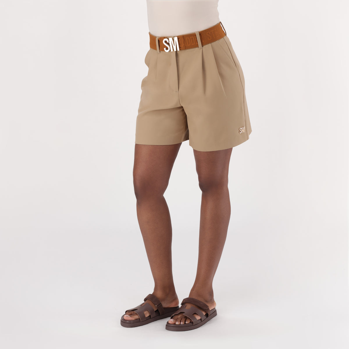 BARBARA LATTE BELTED BERMUDA SHORTS