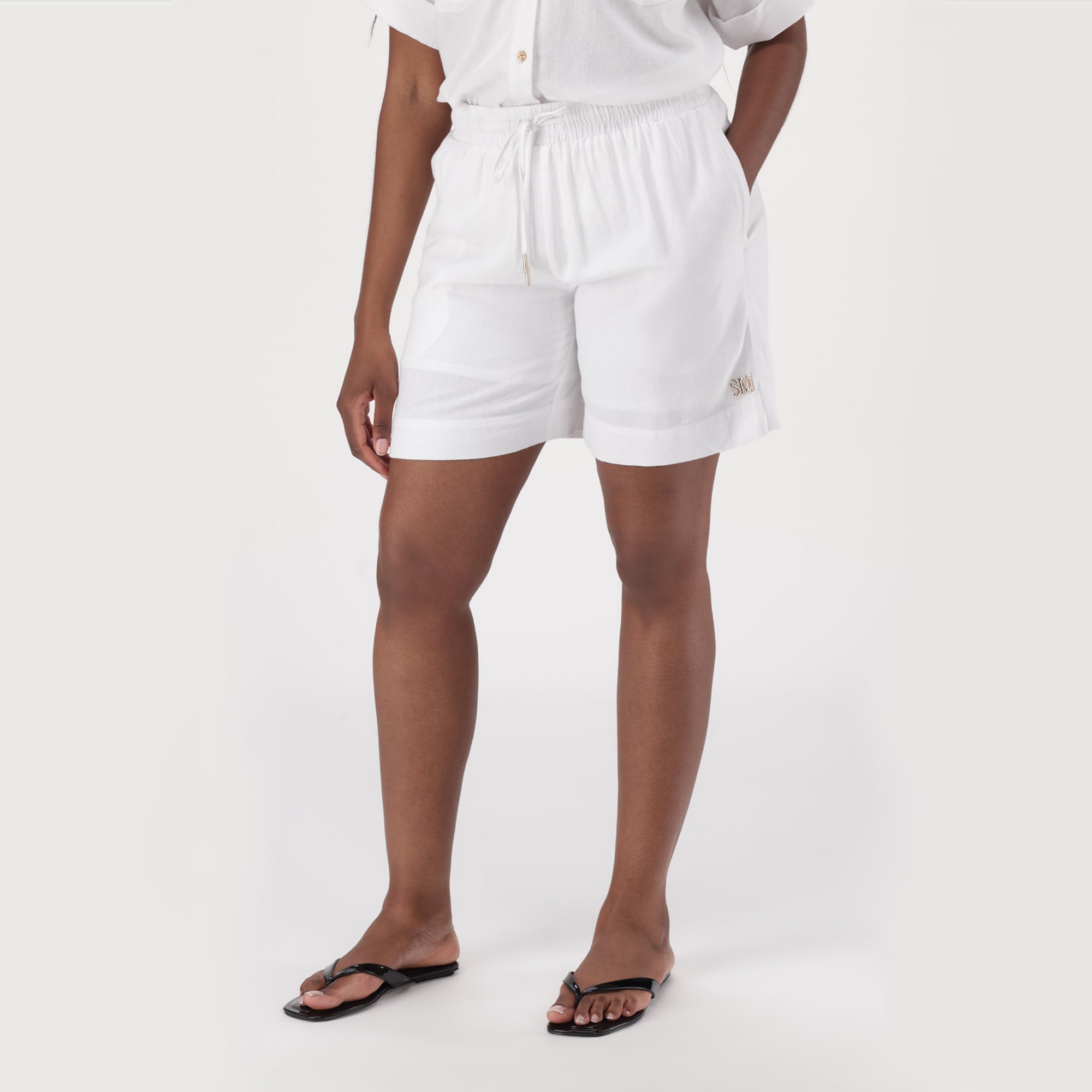 ANIKA WHITE LINEN BERMUDA SHORTS